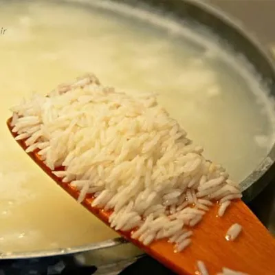 ترفند کاربردی درباره پختن برنج | اگر برنج شور شد یا بوی سوختگی گرفت چه کنیم؟