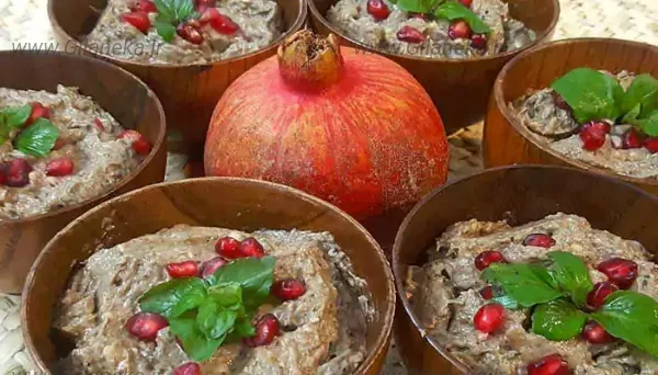 کال کباب گیلانی همراه با ظرف سنتی و تزئین غذا